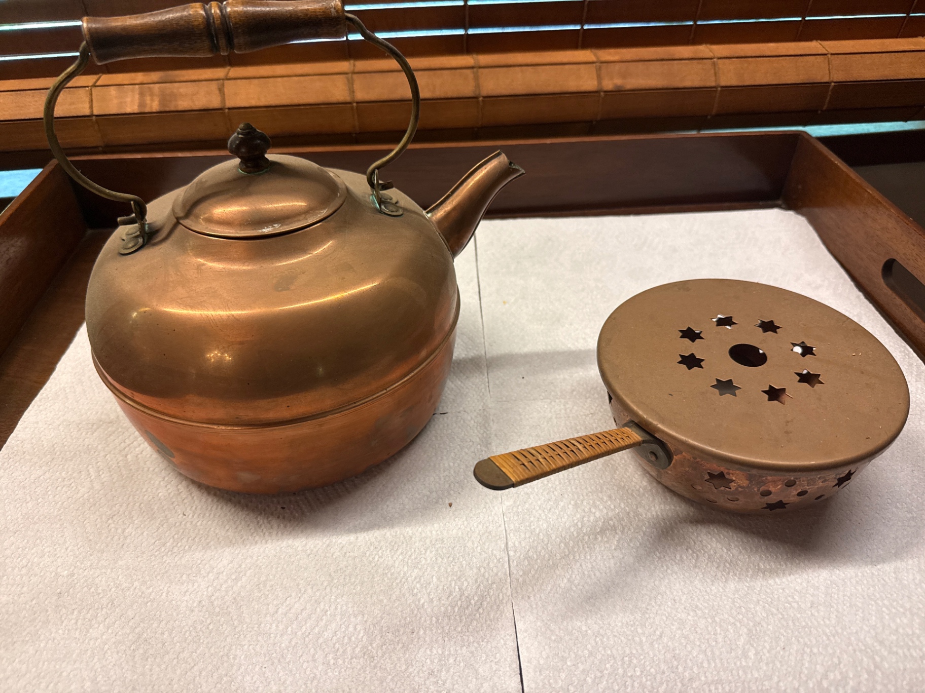 Copper tea kettle with perforated tea strainer - image 1 of 5