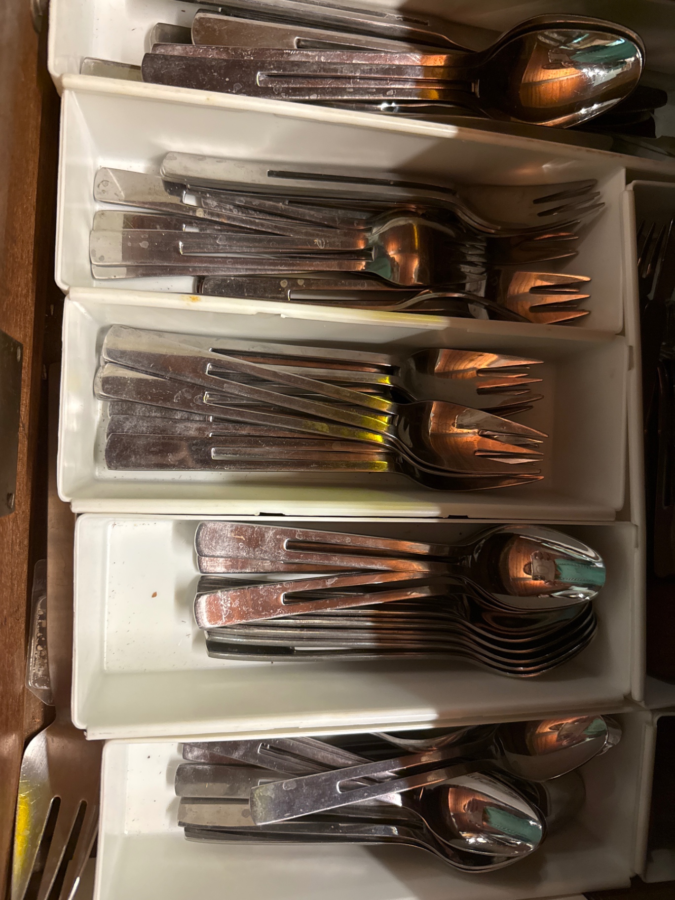 Stainless steel cutlery in organizers - image 1 of 2