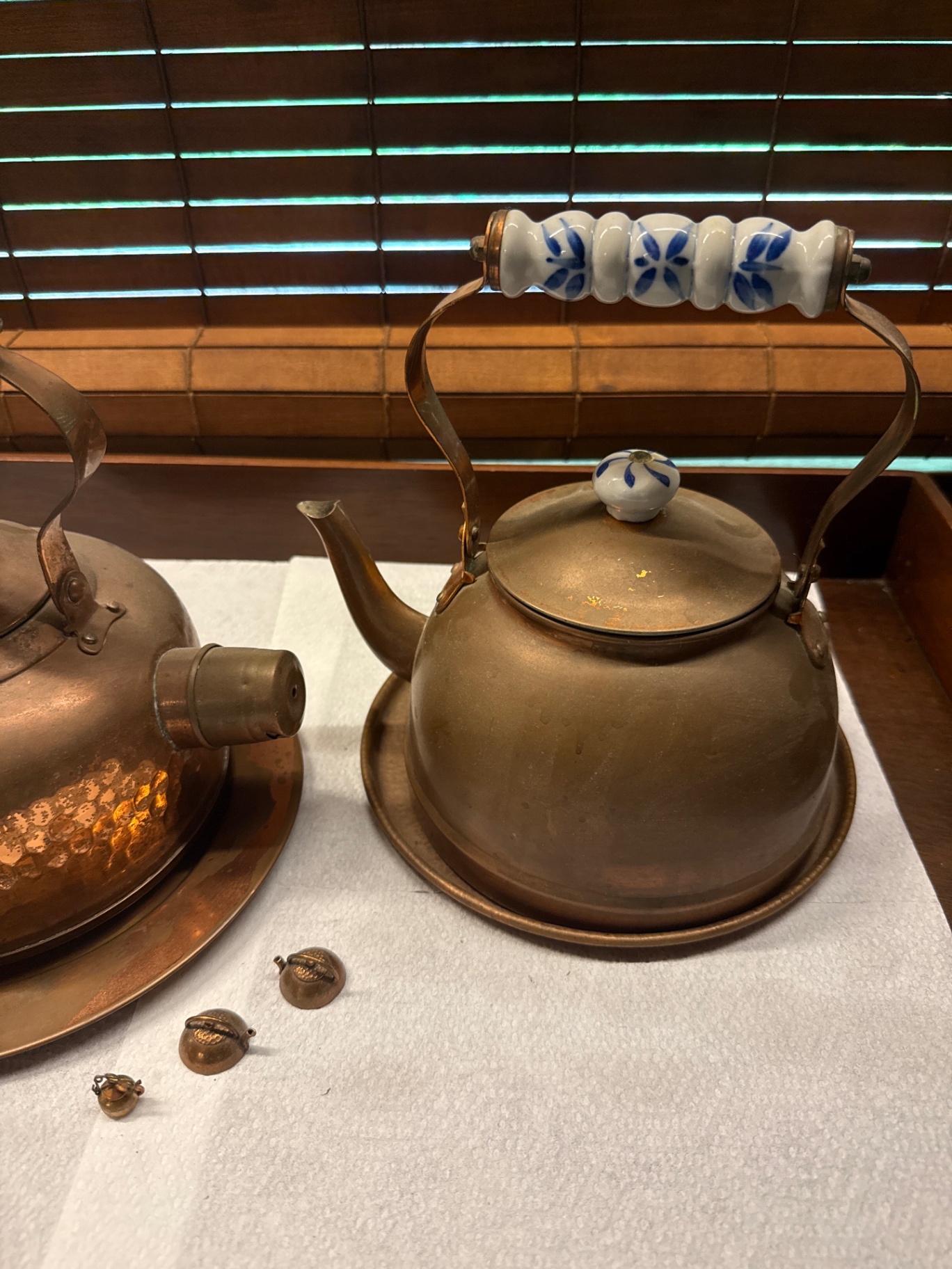 Pair of copper kettles with ceramic-handled lids - image 3 of 4