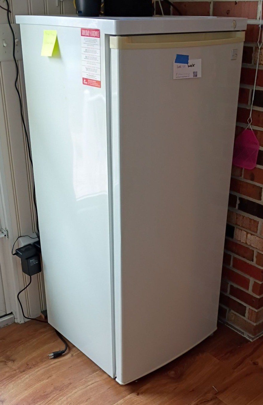 Upright Freezer - image 2 of 4
