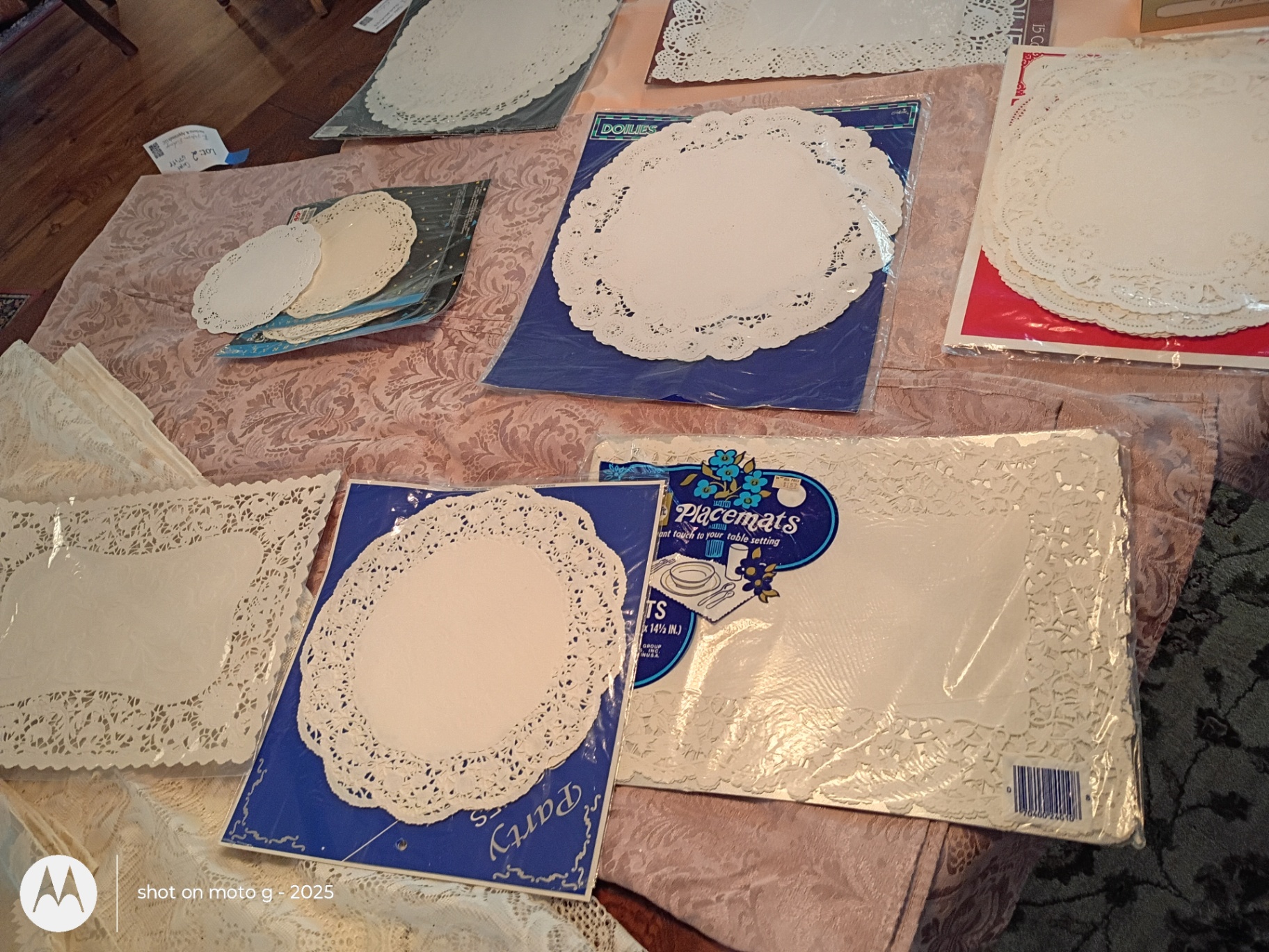 Assorted Table Linens, Placemats, and Decorative Doilies - image 4 of 18
