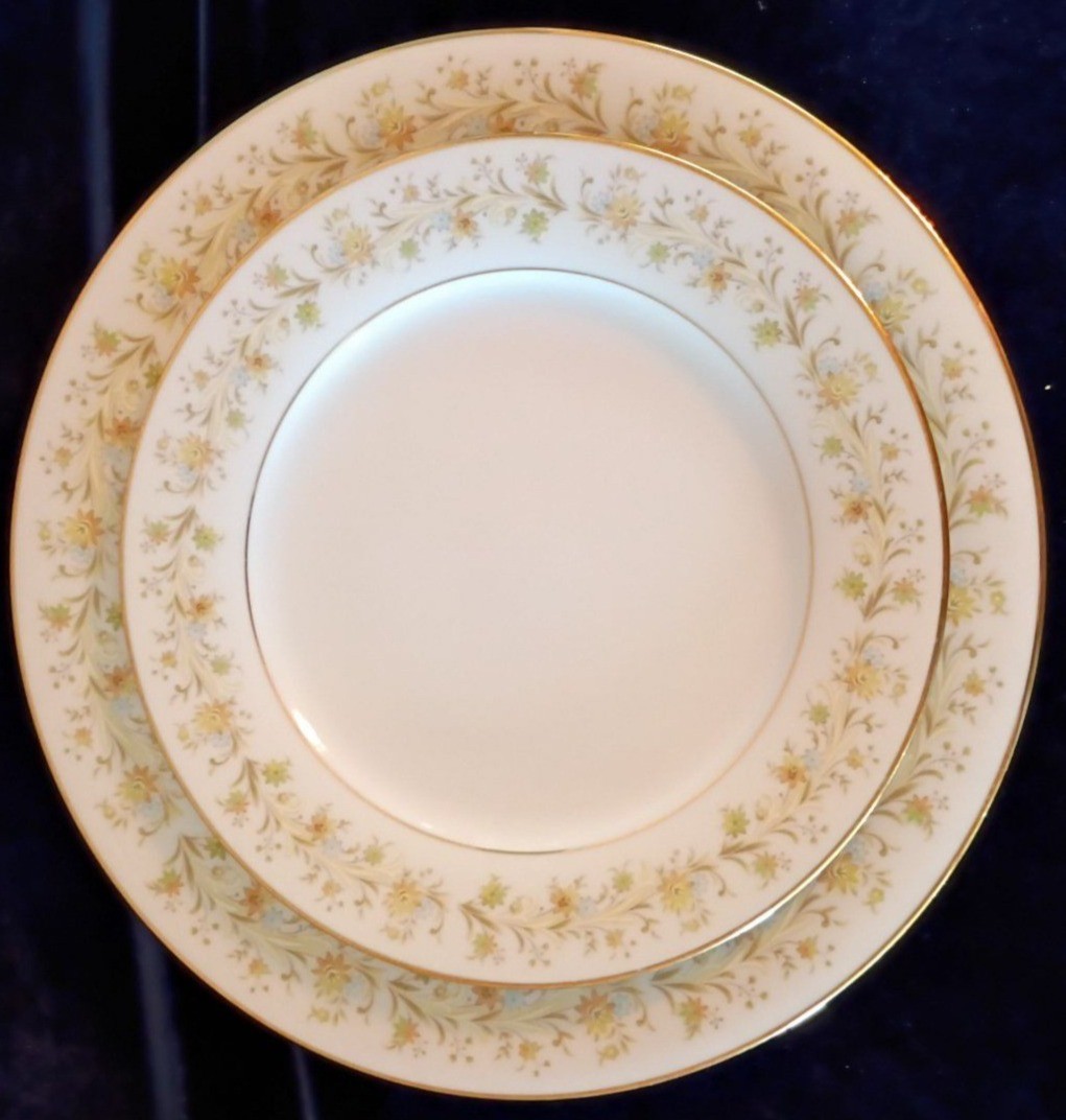 Contemporary Noritake Andorra China Dinnerware Set - image 4 of 7