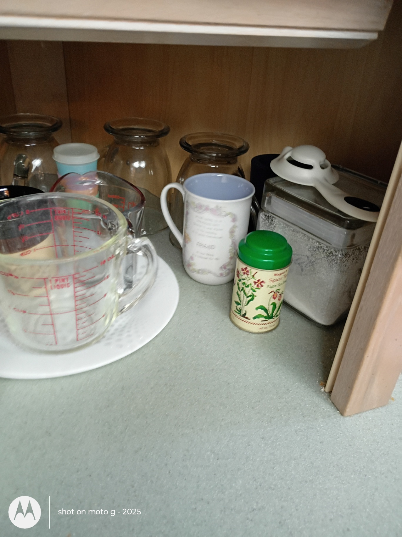 Farberware Four-Slice Toaster and Assorted Kitchenware - image 5 of 6