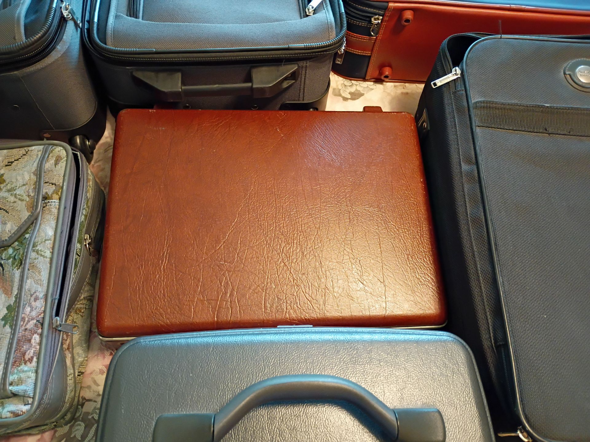 Assorted Suitcases and Travel Bags - image 5 of 7