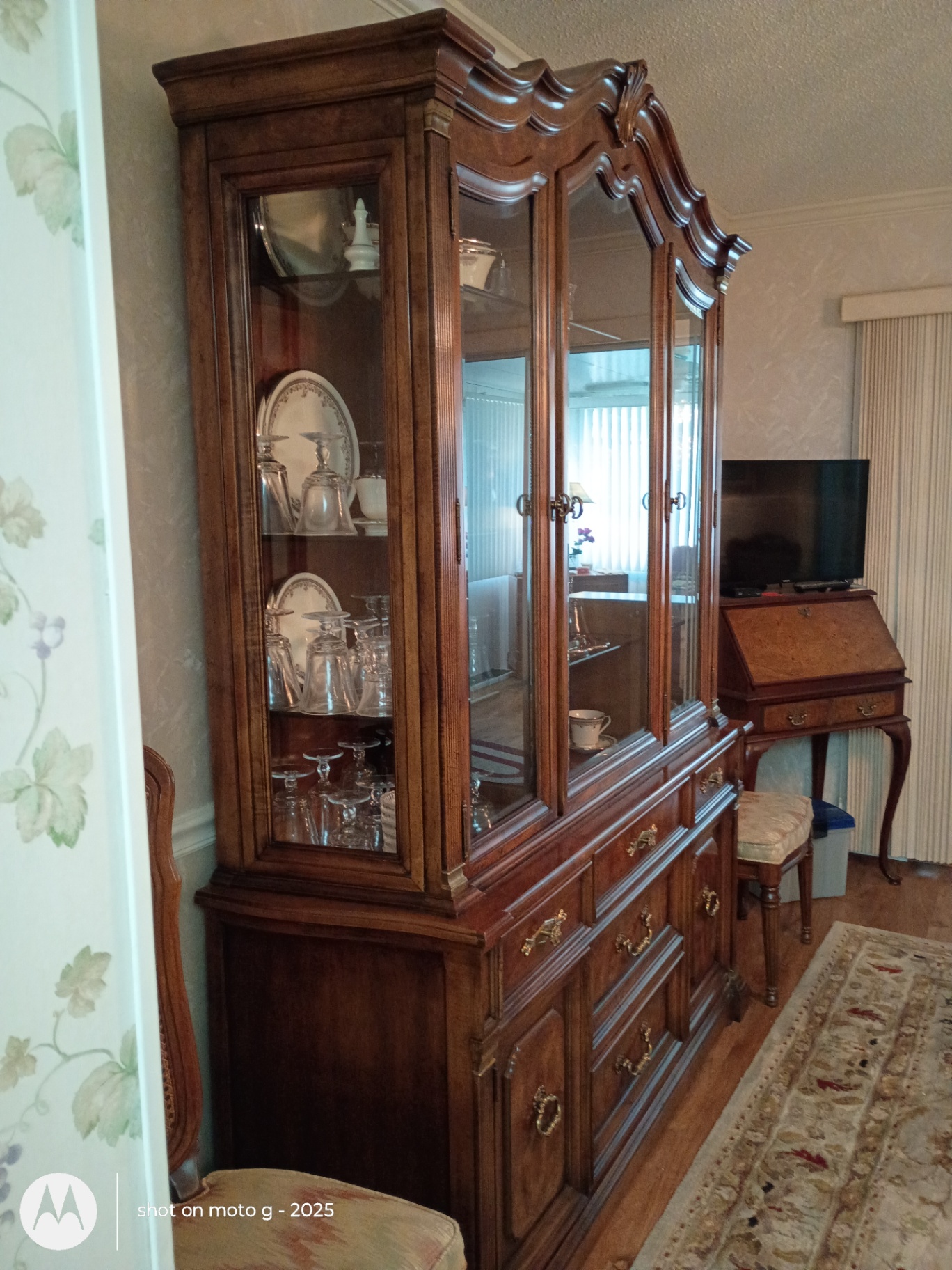 White Furniture Co. China Hutch Cabinet - image 4 of 8