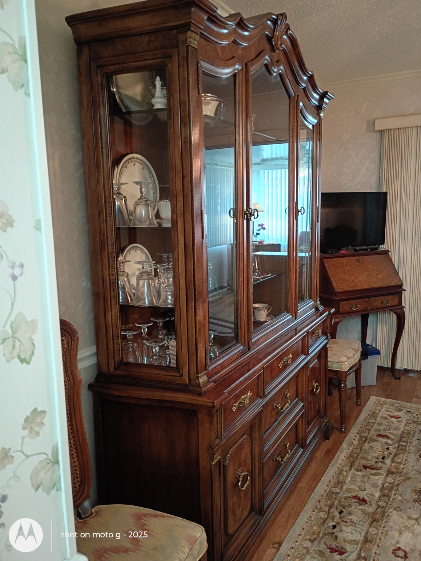 White Furniture Co. China Hutch Cabinet - image 3 of 8
