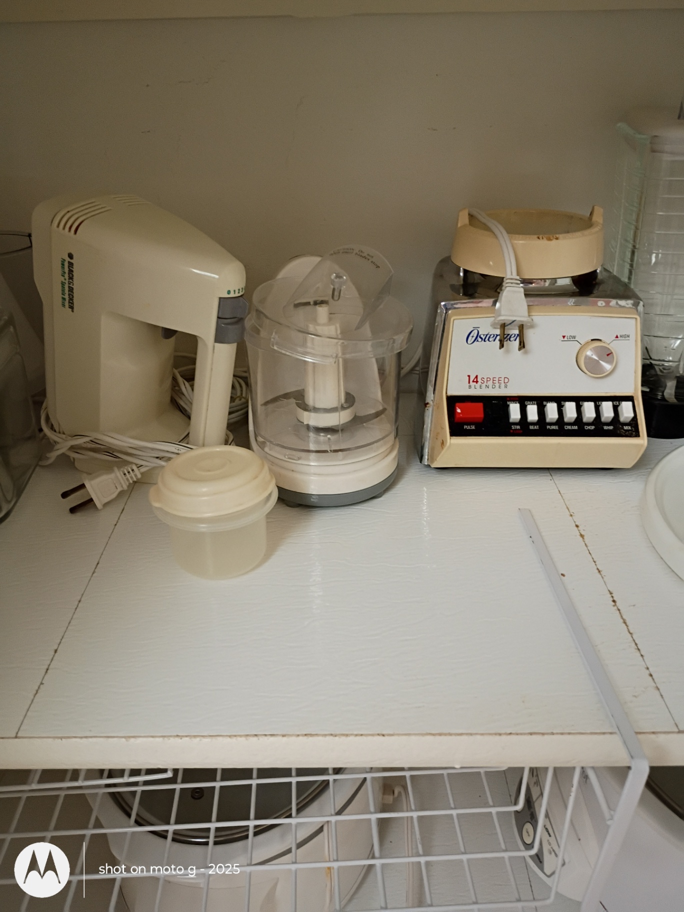 Vintage Kitchen Appliances and Accessories - image 1 of 4