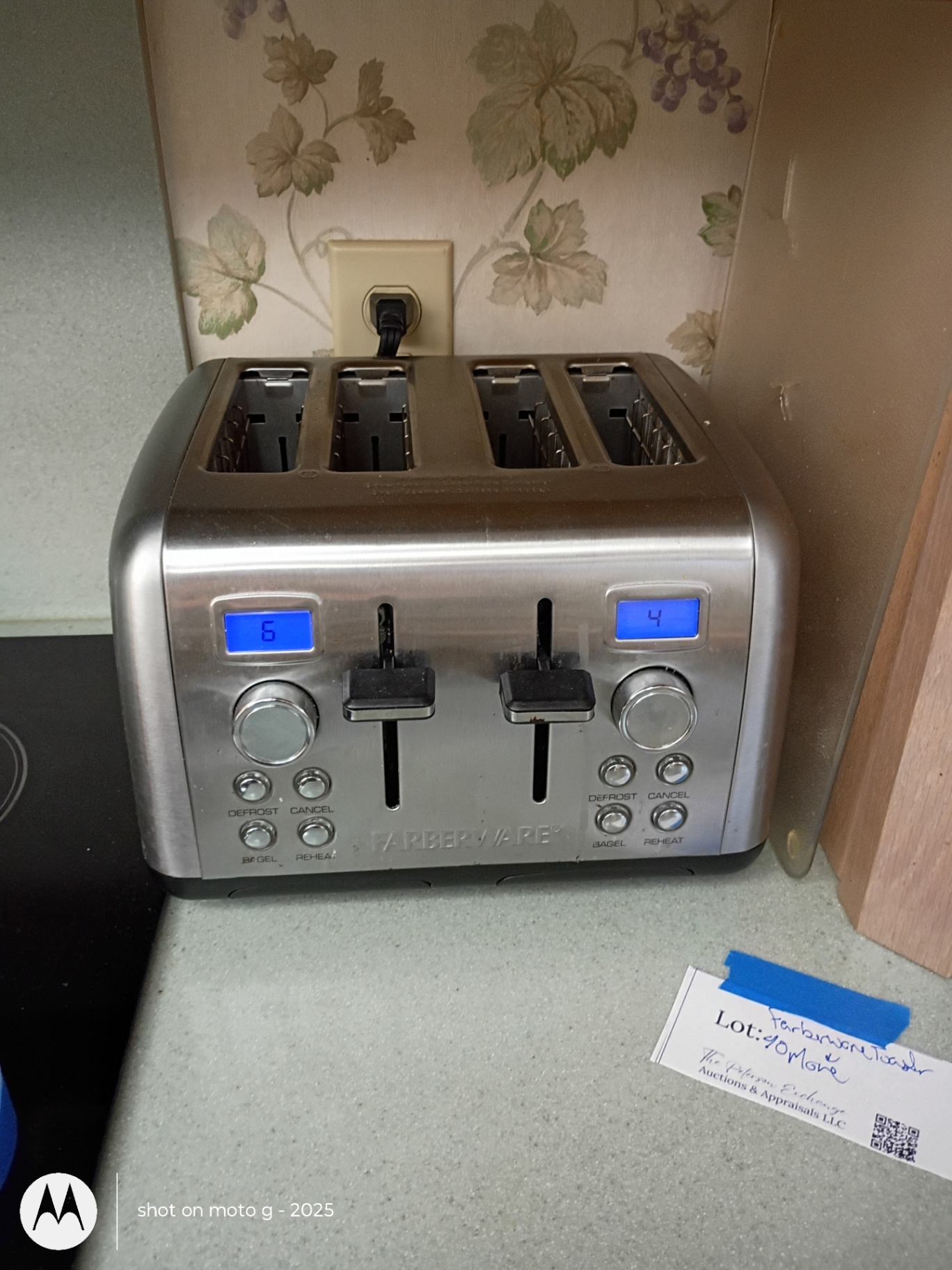Farberware Four-Slice Toaster and Assorted Kitchenware - image 3 of 6