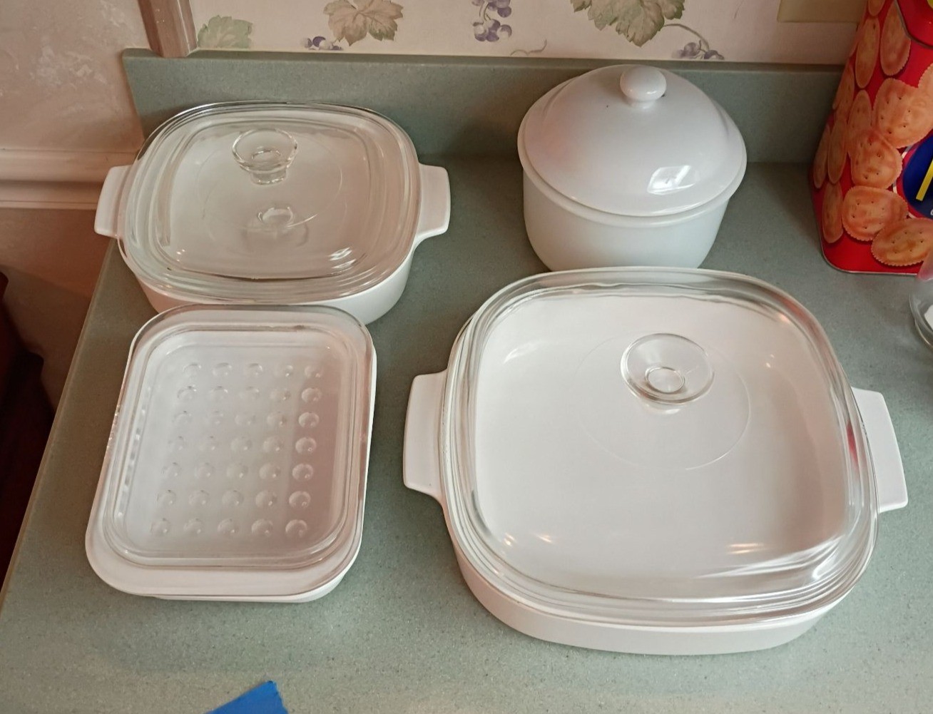 White Corning Ware Casserole Dishes and Covered Container Set - image 1 of 4