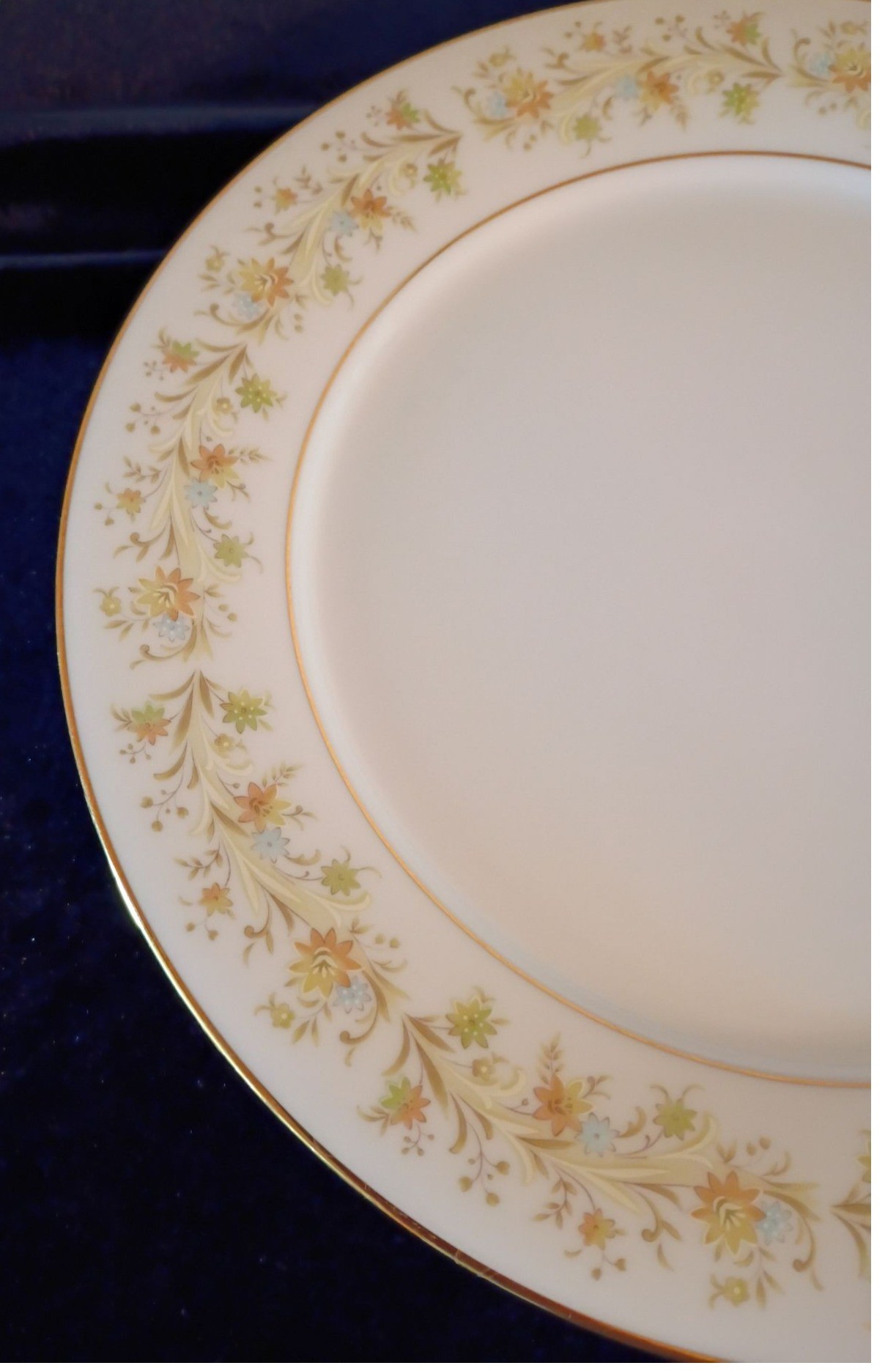 Contemporary Noritake Andorra China Dinnerware Set - image 3 of 7