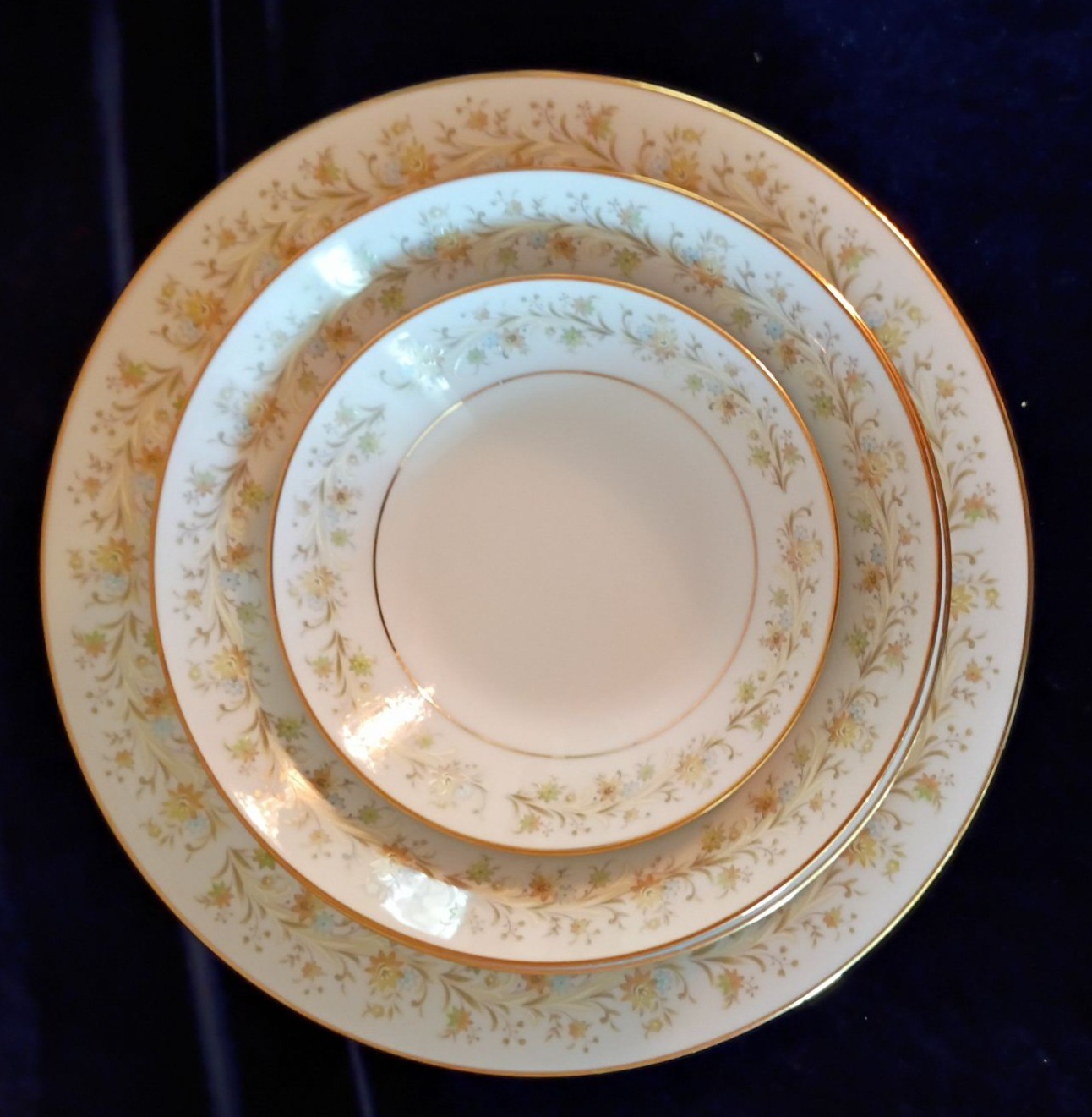 Contemporary Noritake Andorra China Dinnerware Set - image 6 of 7