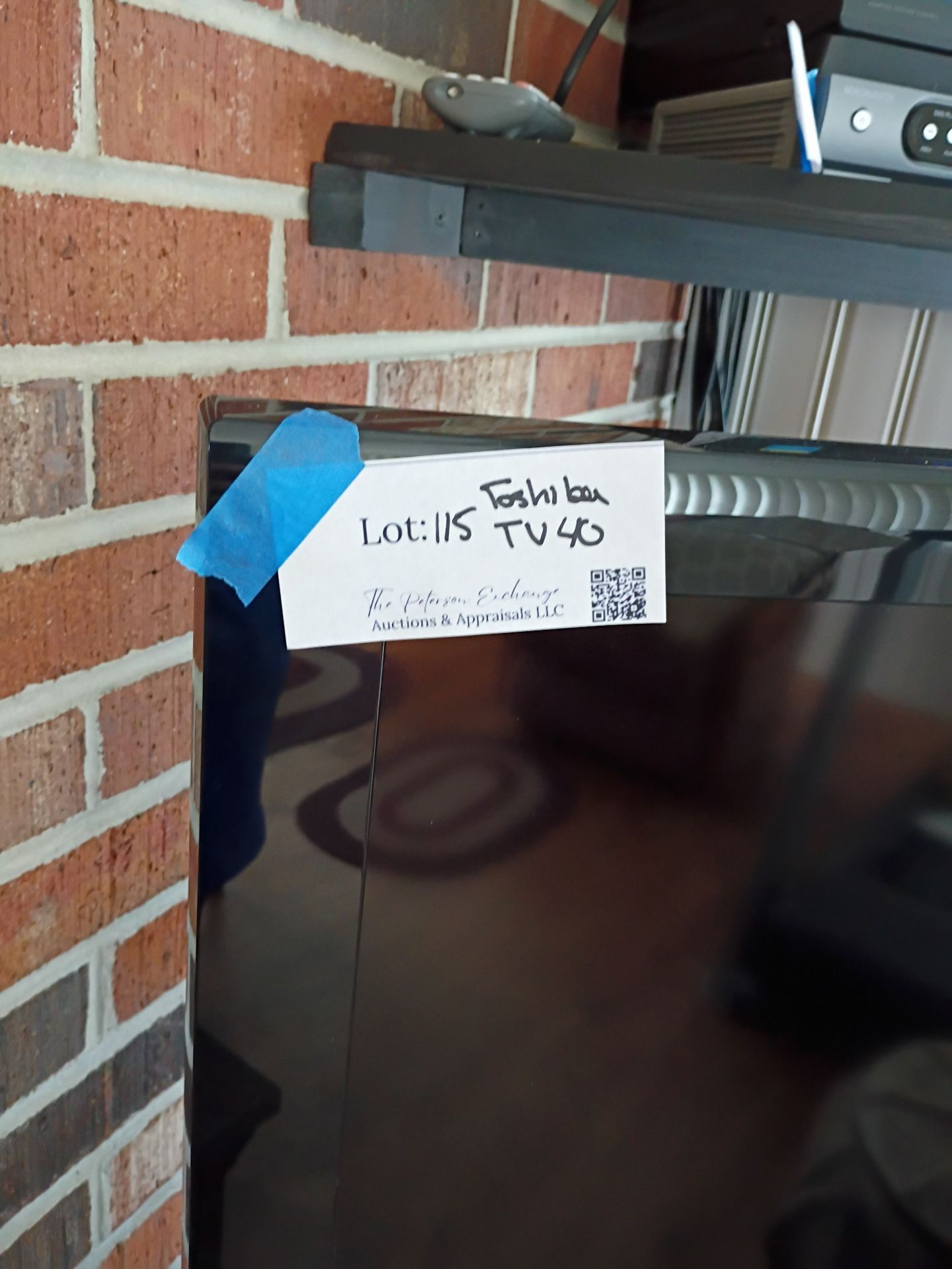 Toshiba Flat Screen Television - image 2 of 3
