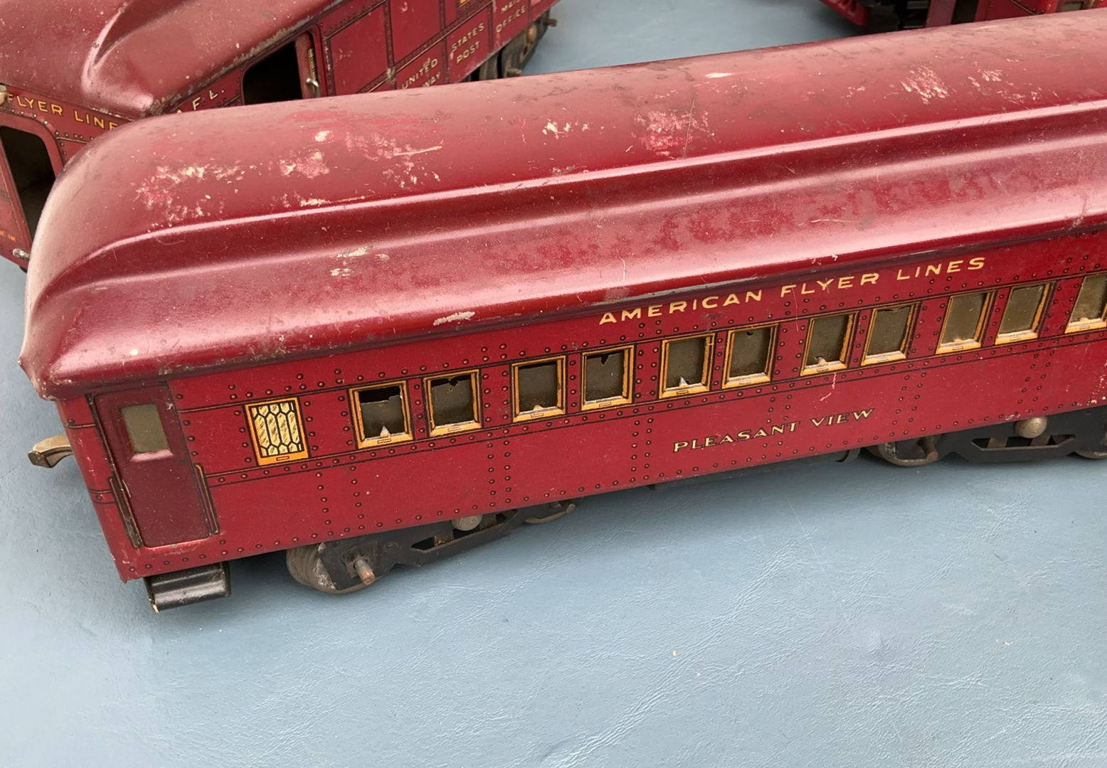 Vintage American Flyer Lines red passenger train cars with track - image 5 of 13