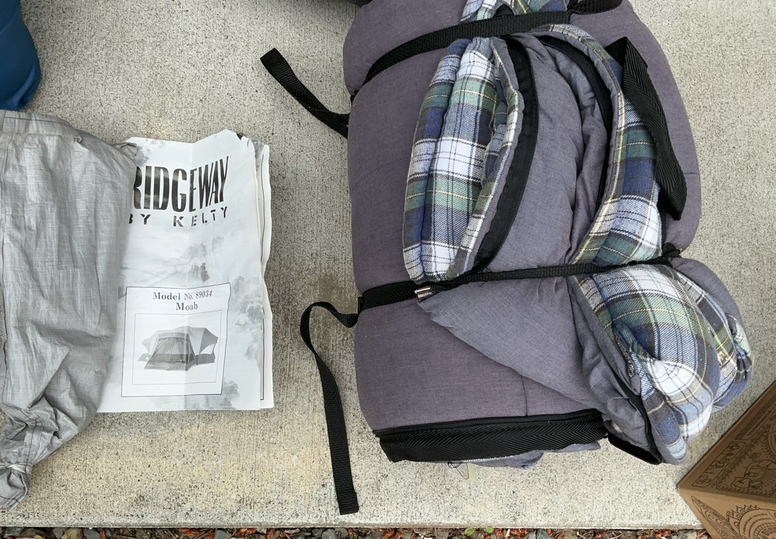 Camping gear with Ridgeway Moab tent and sleeping bags - image 6 of 8