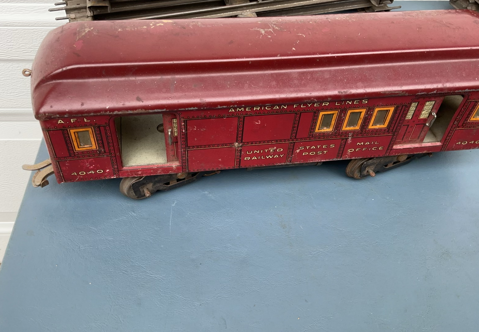 Vintage American Flyer Lines red passenger train cars with track - image 7 of 13