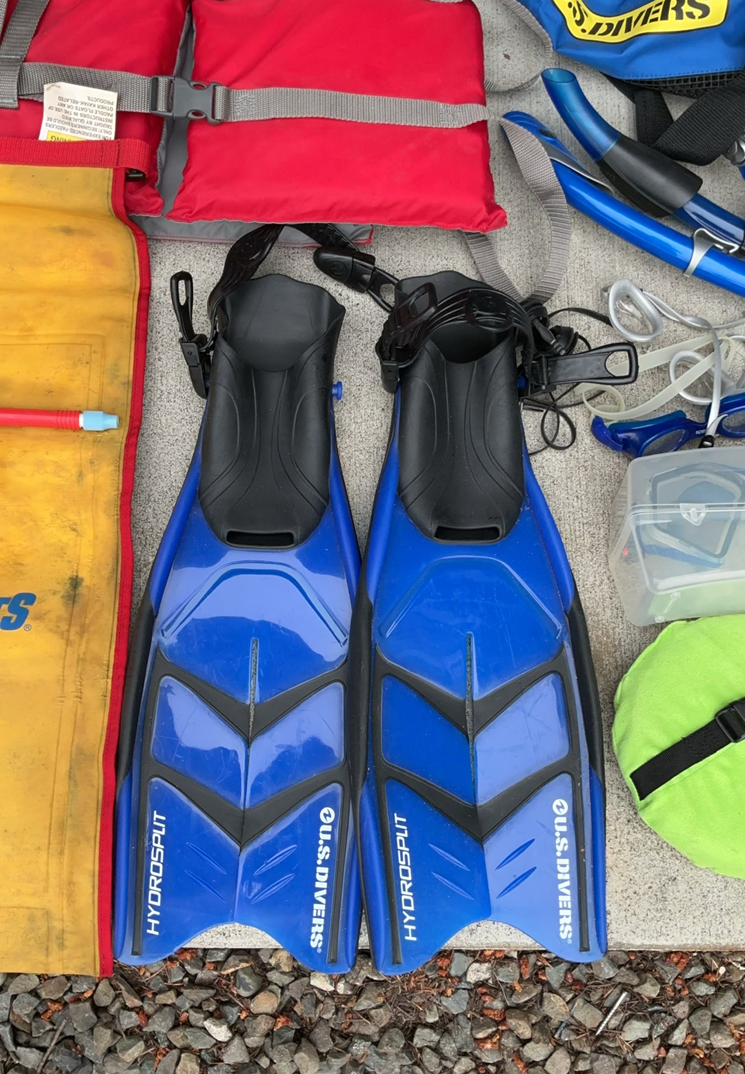 Adult snorkeling gear set with fins, mask, snorkel, and life vest - image 2 of 8