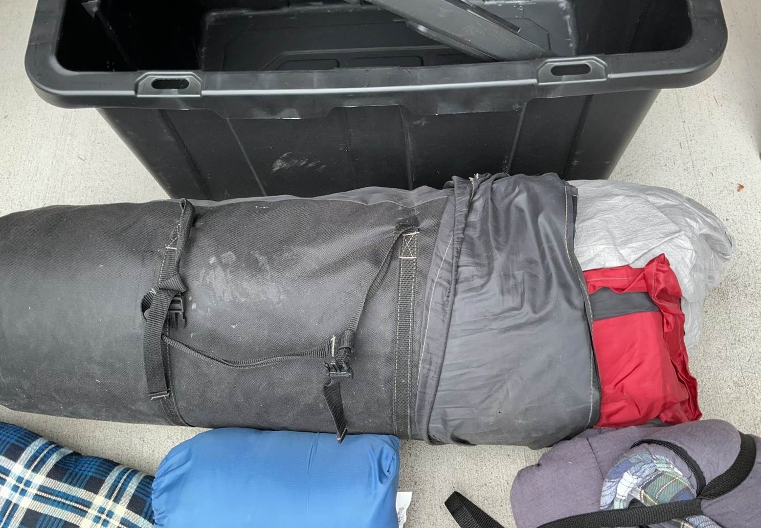 Camping gear with Ridgeway Moab tent and sleeping bags - image 2 of 8