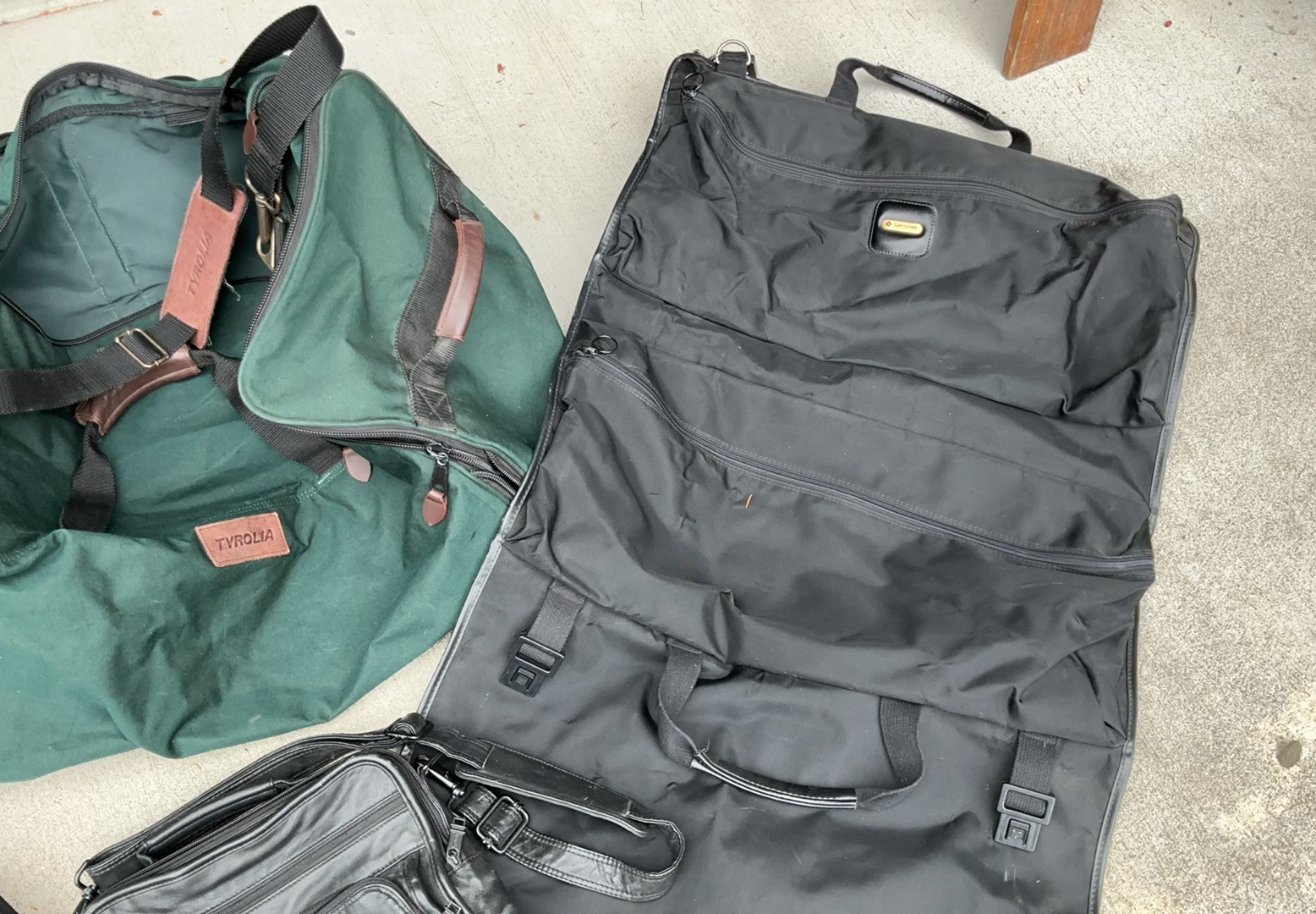 Assorted travel bags - image 4 of 5