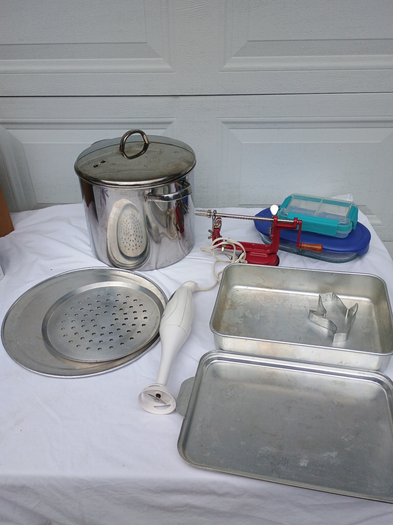 Kitchen supplies, pans, immersion blender  - image 1 of 7