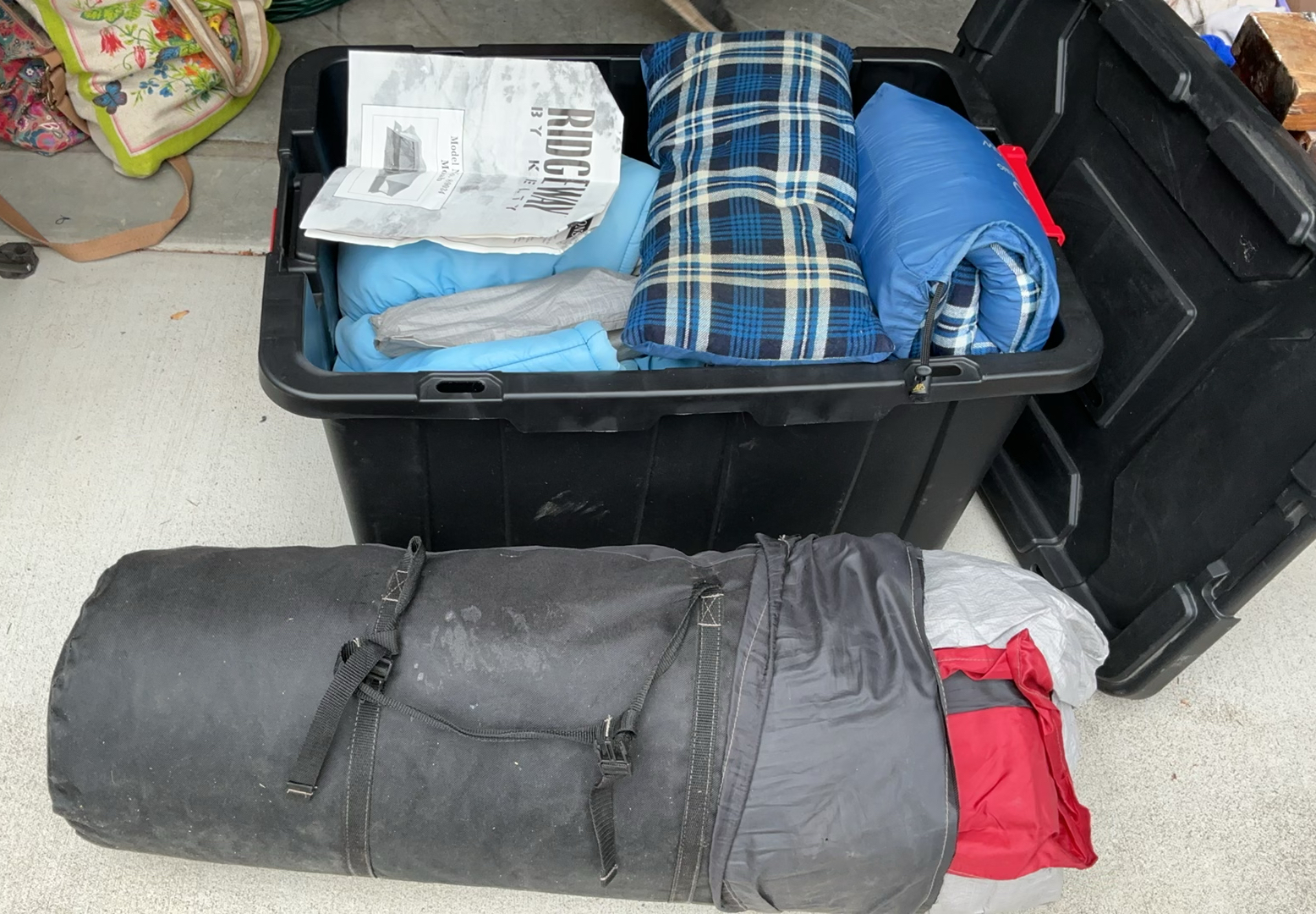 Camping gear with Ridgeway Moab tent and sleeping bags - image 7 of 8