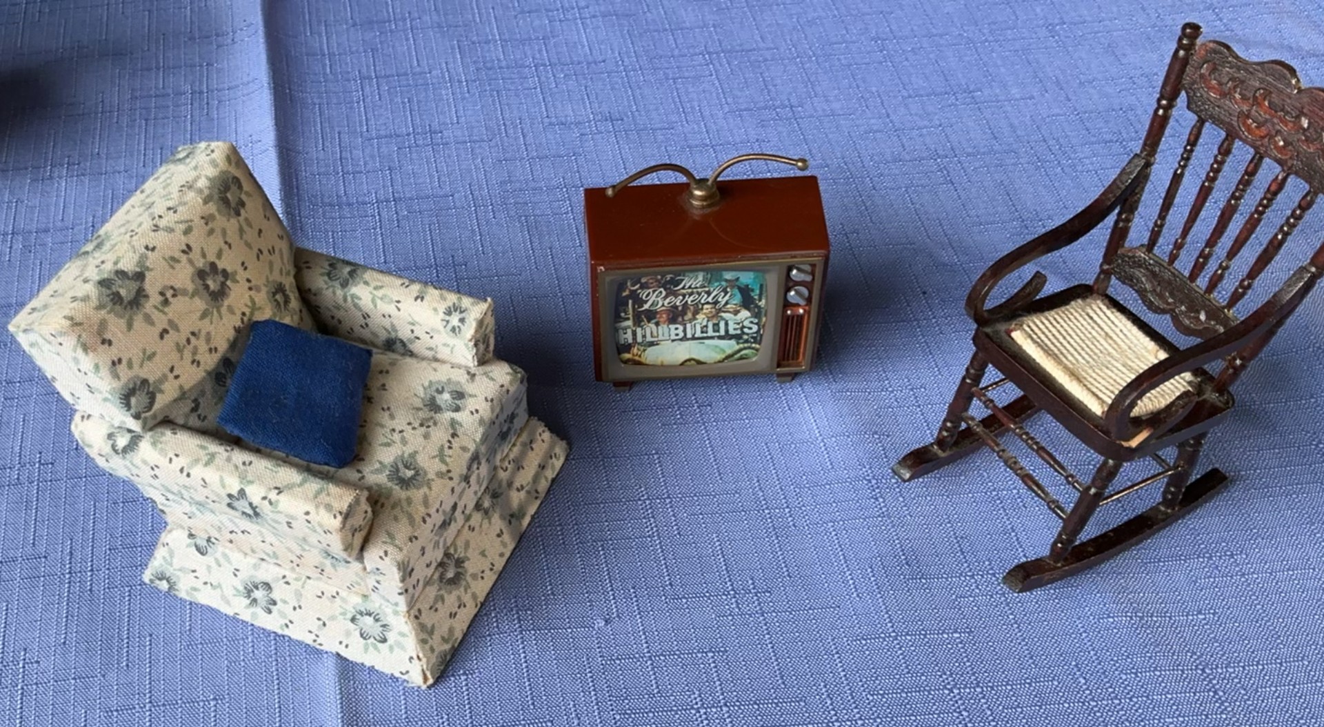 Doll House Furniture And Miniatures - image 4 of 8