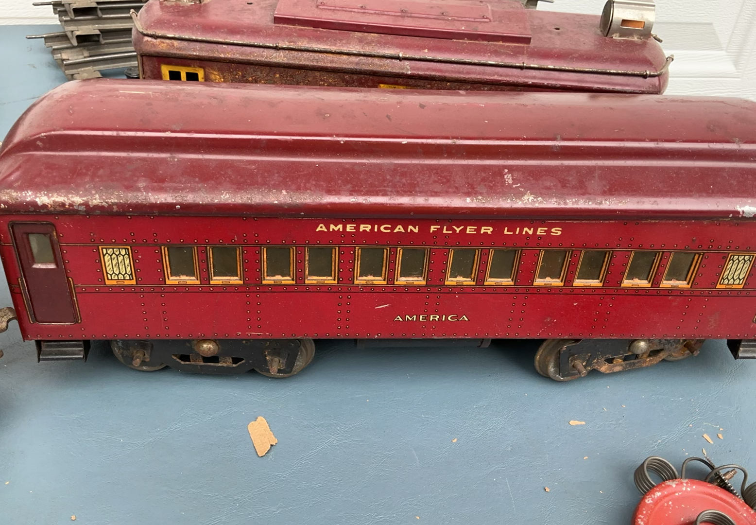 Vintage American Flyer Lines red passenger train cars with track - image 3 of 13