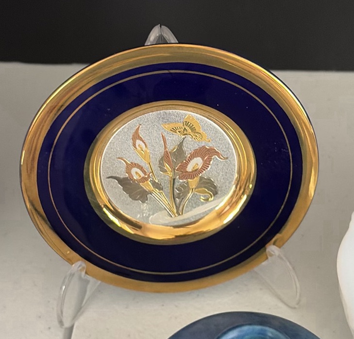 Assorted Decorative Ceramic and Glass Tableware - image 14 of 20