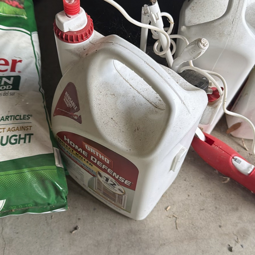 Scotts lawn care products, garden watering accessories, and assorted yard tools - image 3 of 9