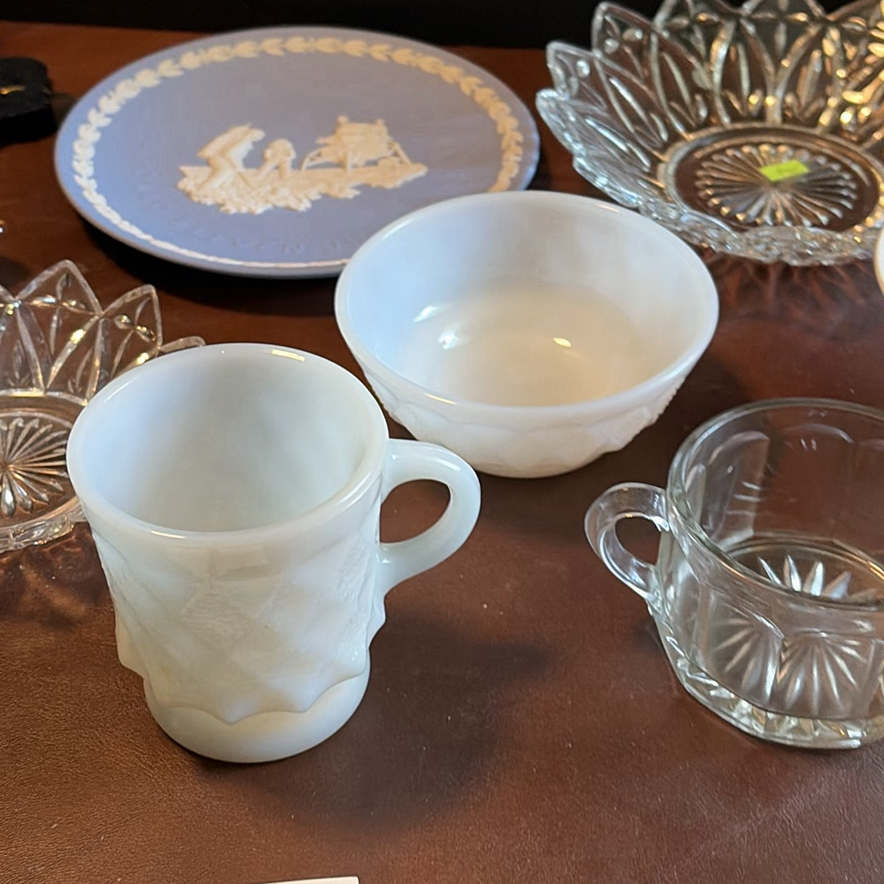 Assorted Vintage Glassware, Ceramic Bowls, Decorative Plates, and Pins - image 5 of 12