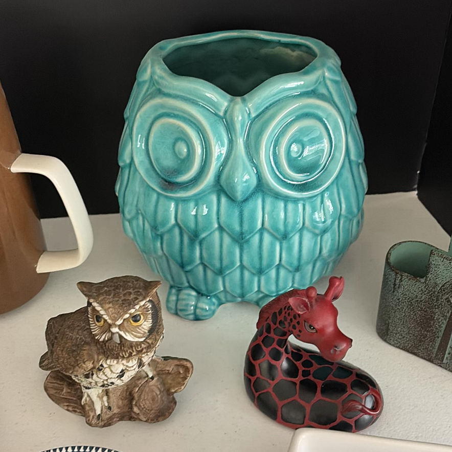 Assorted Vintage and Decorative Kitchenware and Figurines - image 5 of 17