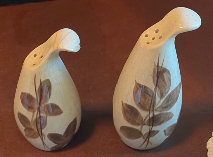 Mixed Ceramic Animal Figurines, Seashells, and Decorative Items - image 10 of 10