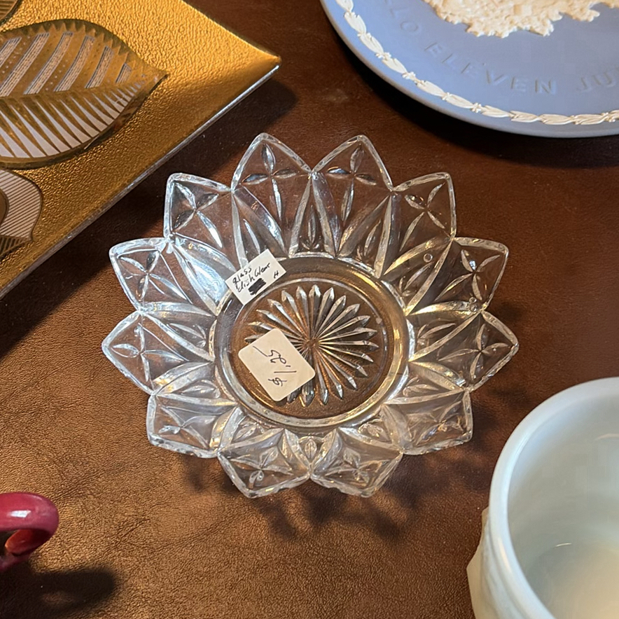 Assorted Vintage Glassware, Ceramic Bowls, Decorative Plates, and Pins - image 9 of 12