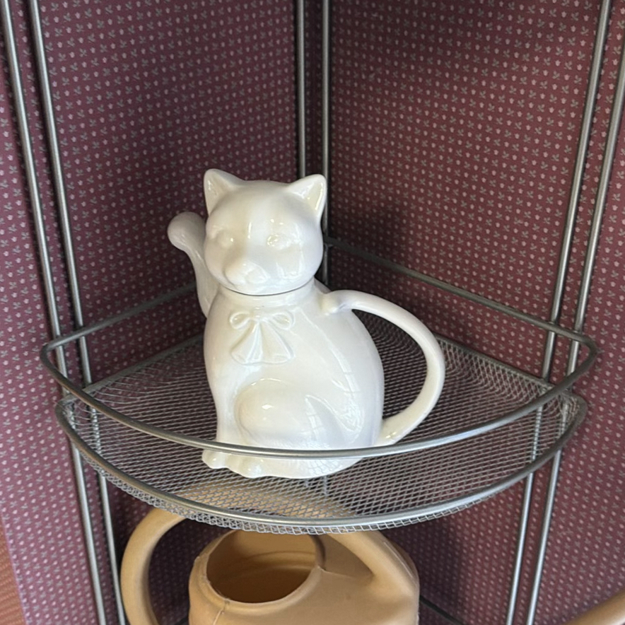 Assorted Kitchenware and Household Items - image 4 of 8