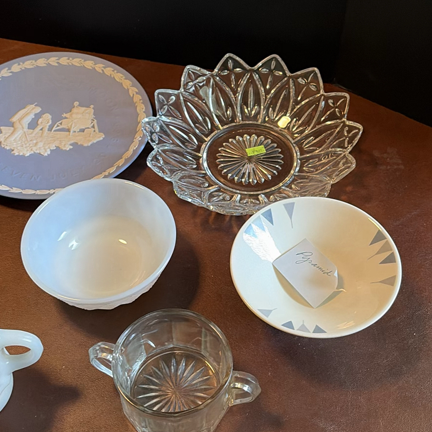 Assorted Vintage Glassware, Ceramic Bowls, Decorative Plates, and Pins - image 7 of 12