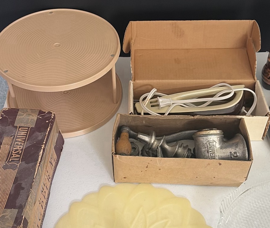 Assorted Kitchenware and Baking Items - image 2 of 13