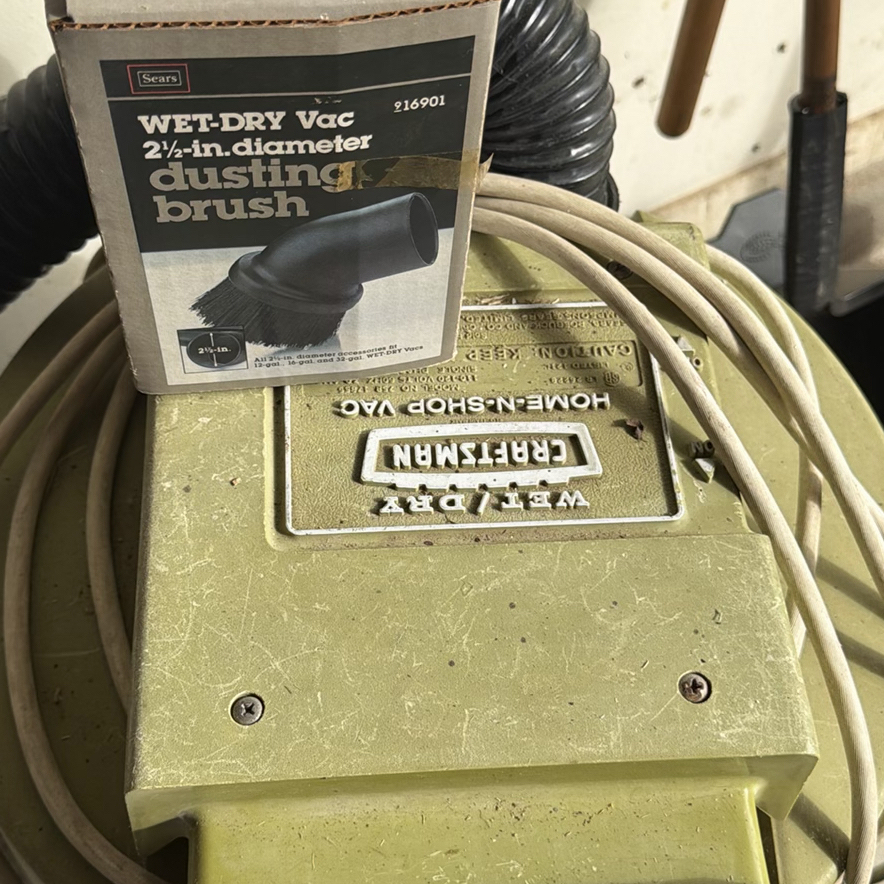 Scotts lawn care products, garden watering accessories, and assorted yard tools - image 6 of 9
