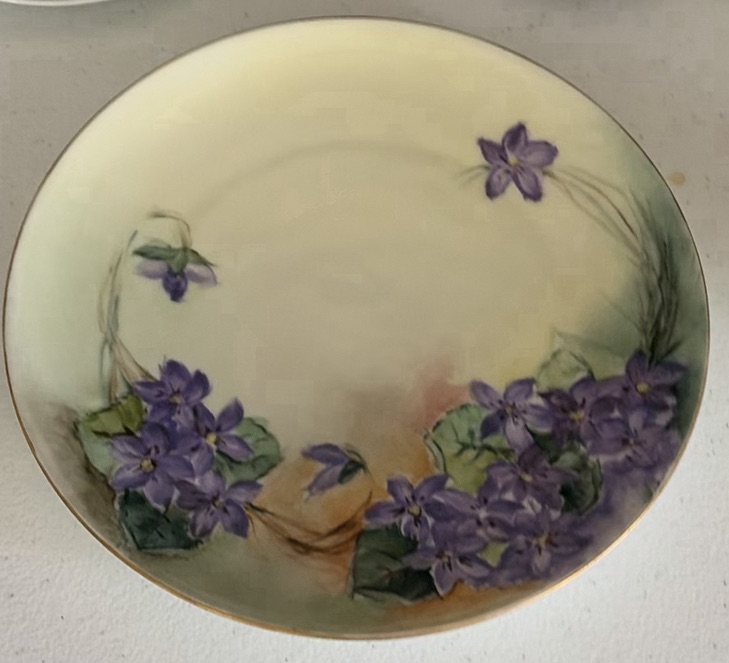 Assorted Ceramic and Glass Serveware and Decorative Pieces - image 11 of 19