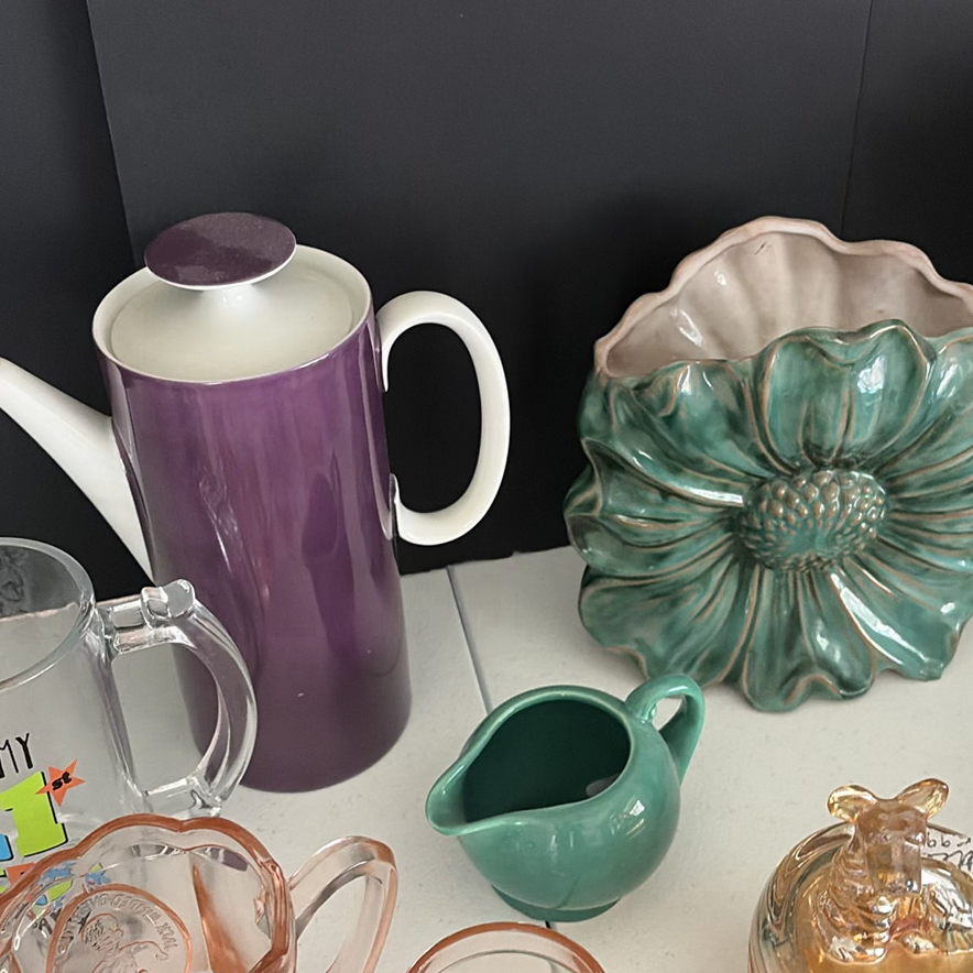 Assorted Vintage and Decorative Kitchenware and Figurines - image 11 of 17