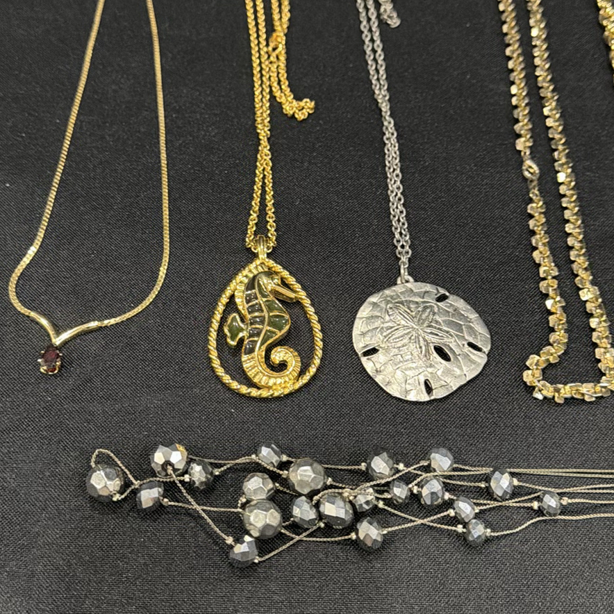 Assorted Necklaces and Bracelet Jewelry Lot - image 4 of 4