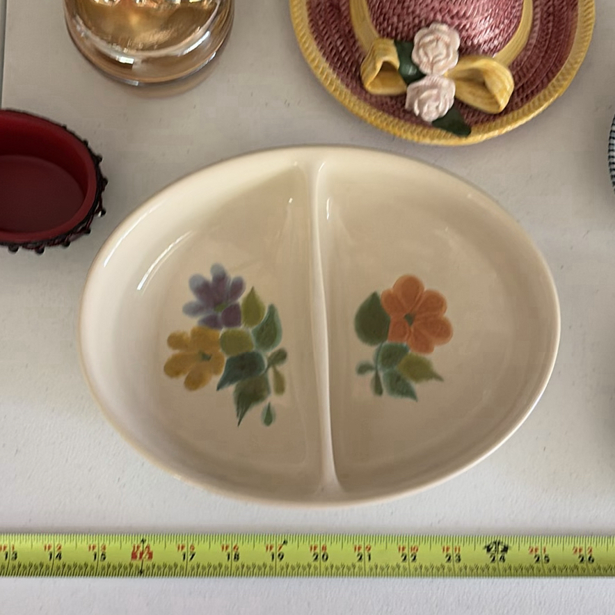 Assorted Vintage and Decorative Kitchenware and Figurines - image 8 of 17
