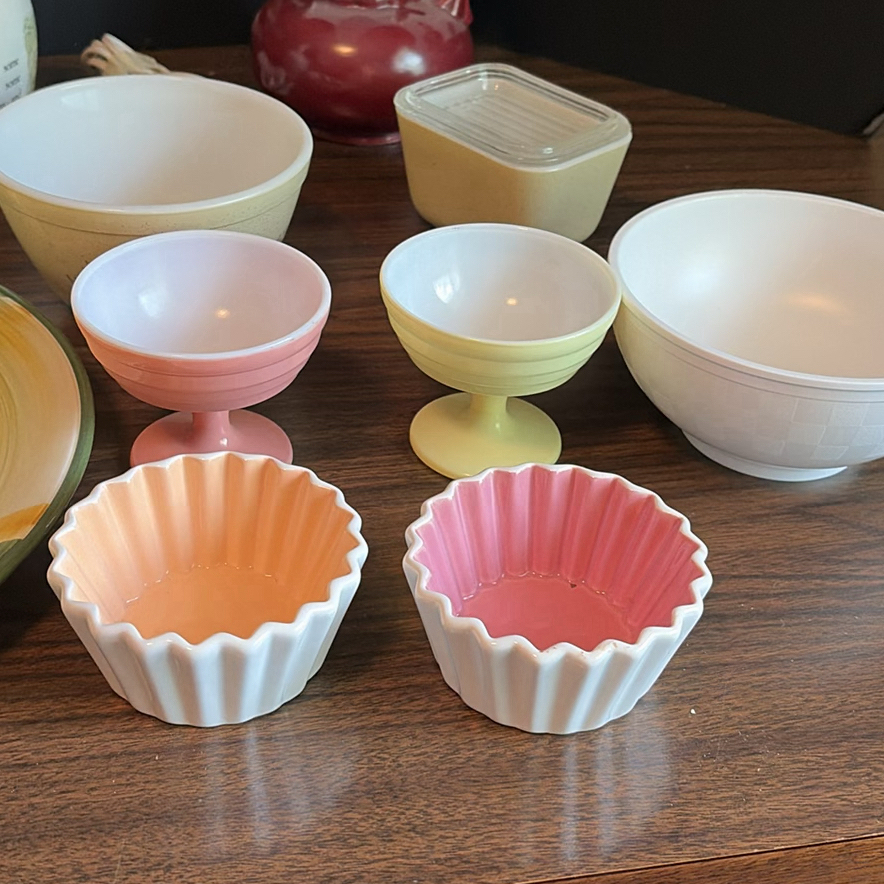Assorted Ceramic and Glass Kitchenware Items - image 6 of 12