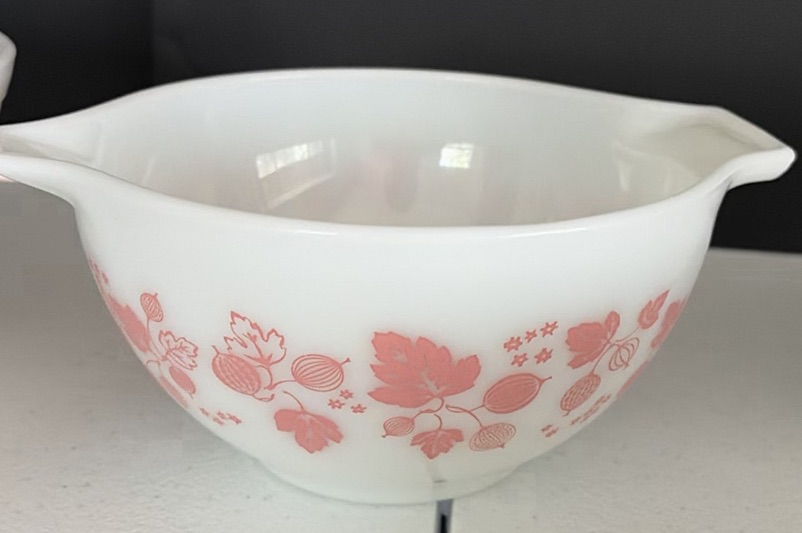 Vintage Milk Glass Mixing Bowls and Covered Casserole Dish - image 4 of 10
