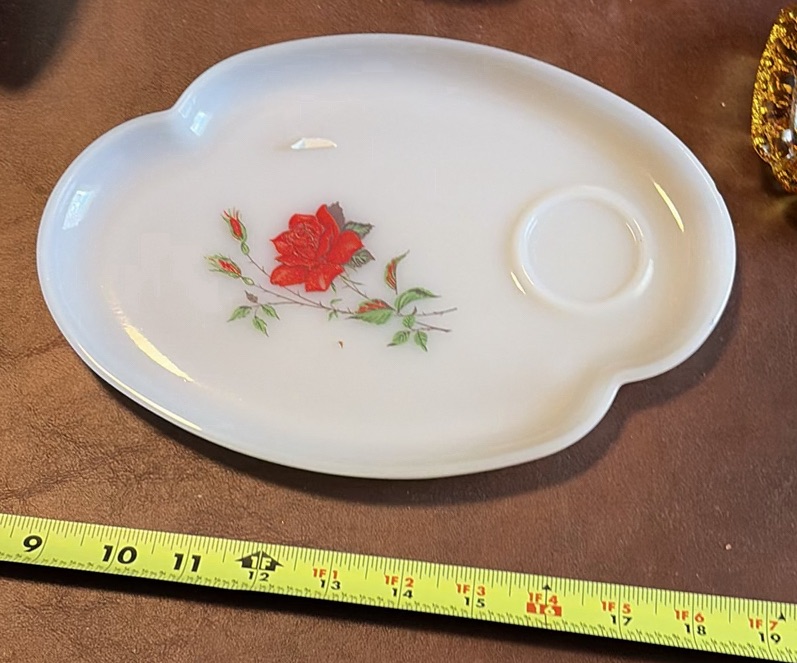 Assorted Glass and Ceramic Serveware and Decorative Pieces - image 4 of 10