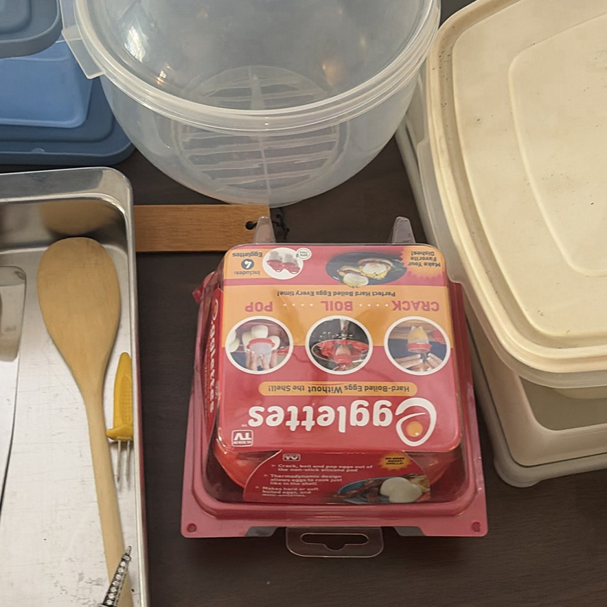 Assorted Kitchenware and Small Kitchen Appliances - image 11 of 22