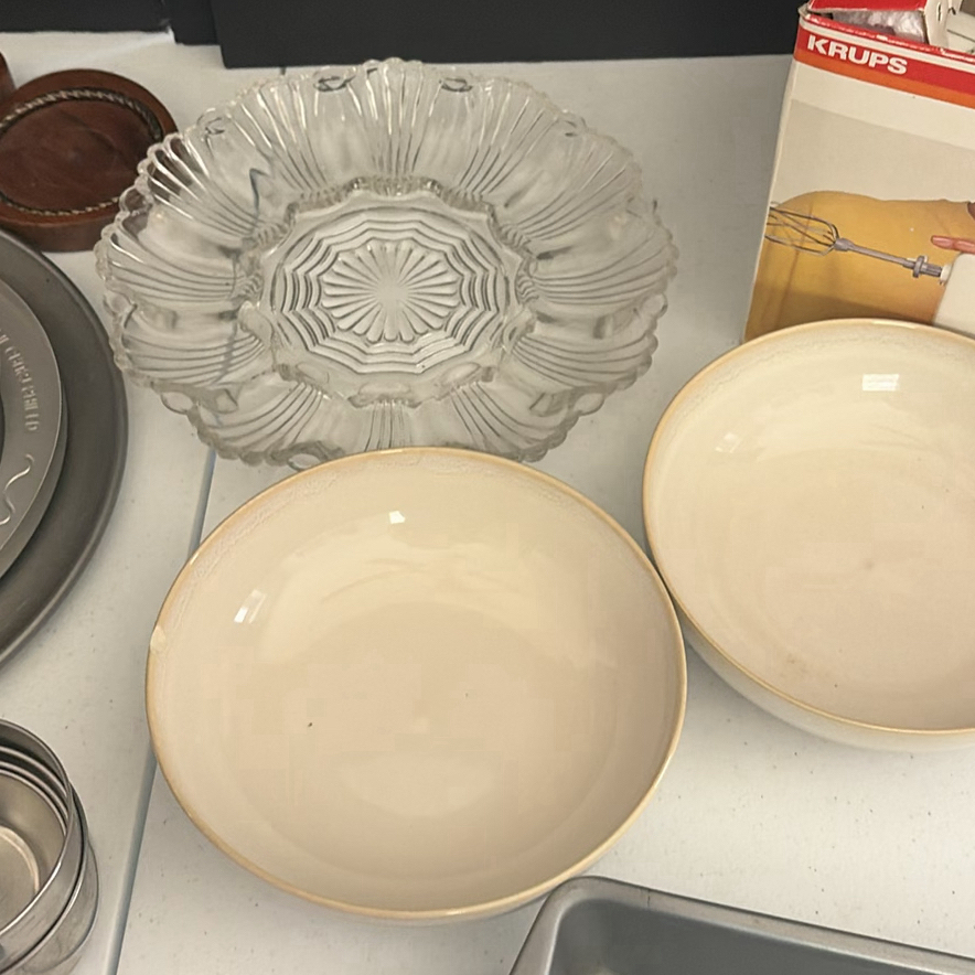 Assorted Kitchenware and Baking Items - image 8 of 13