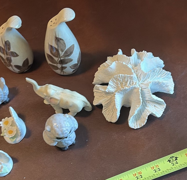 Mixed Ceramic Animal Figurines, Seashells, and Decorative Items - image 4 of 10