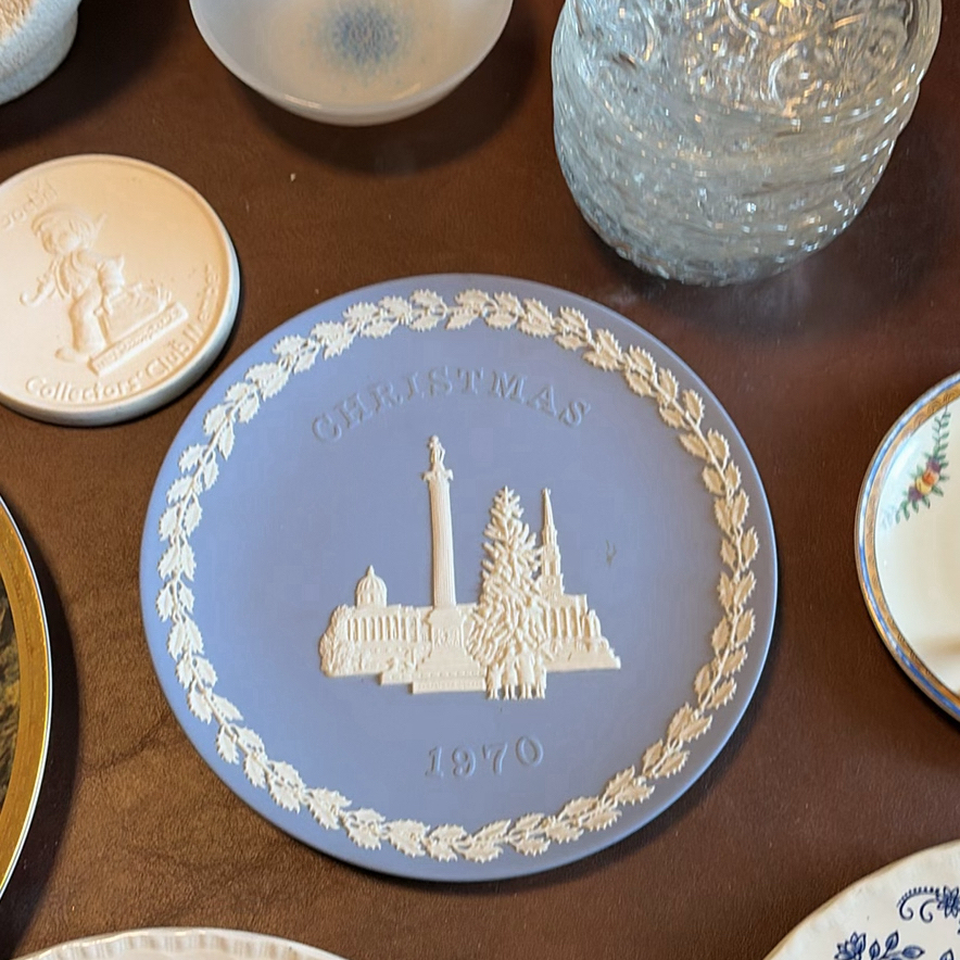 Assorted Decorative Plates, Glass Bowls, and Ceramic Pieces - image 5 of 15