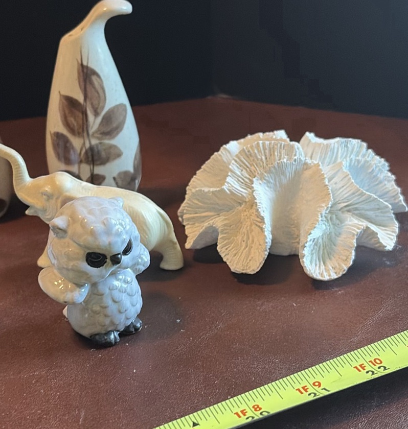 Mixed Ceramic Animal Figurines, Seashells, and Decorative Items - image 8 of 10