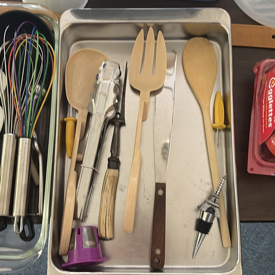 Assorted Kitchenware and Small Kitchen Appliances - image 9 of 22
