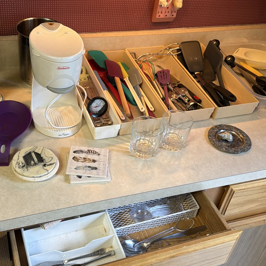 Sunbeam Hot Shot Beverage Maker, Calphalon Container, Kitchen Utensils and Drinkware - image 1 of 8